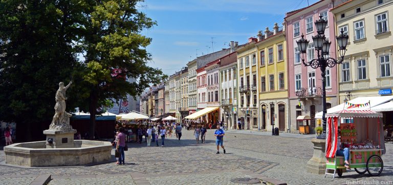 Piazza Lviv Rynok
