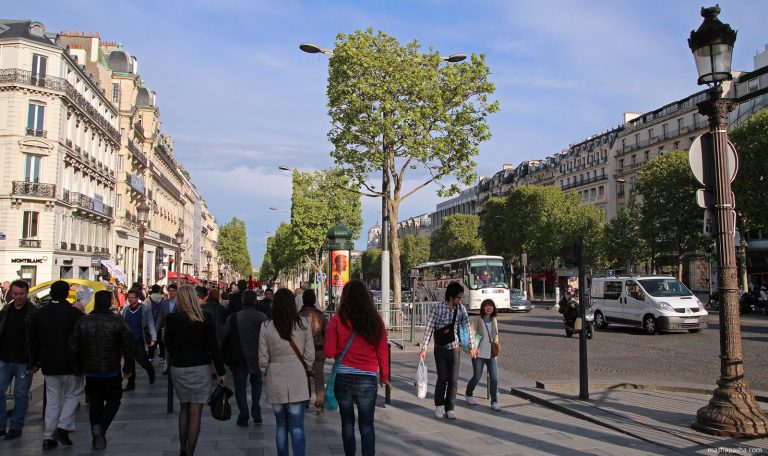 Avenue des Champs-Élysées, Paris