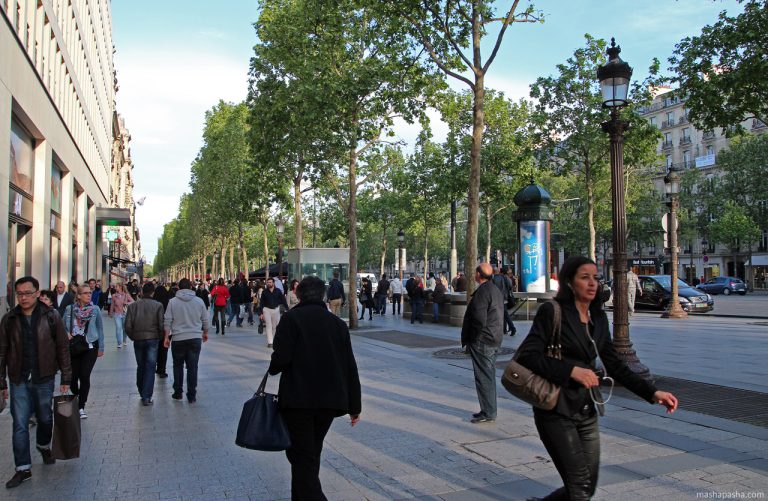 Avenue des Champs-Élysées, Paris
