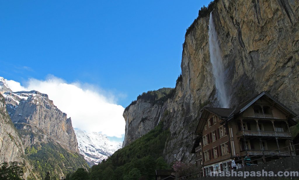 Staubbach Falls falls from a height of 300 meters