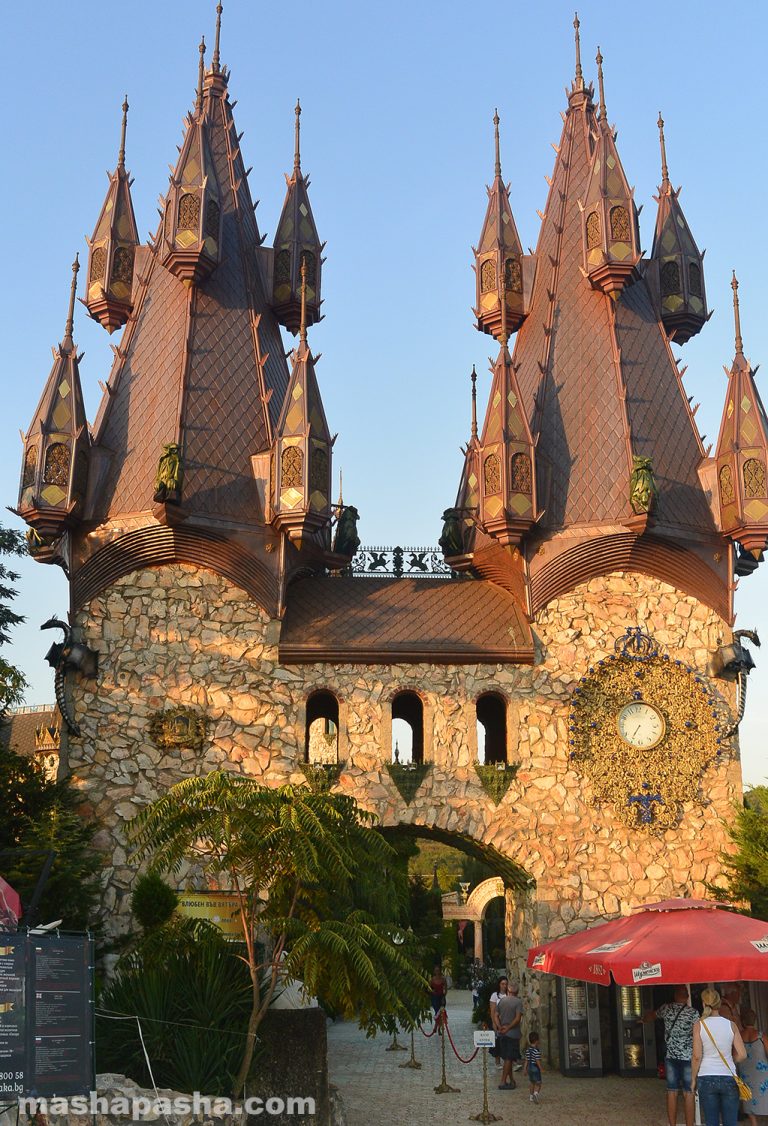 Ravadinovo Castle