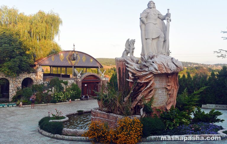 Ravadinovo Castle