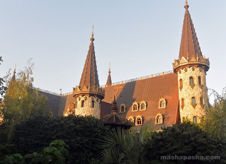 Ravadinovo Castle