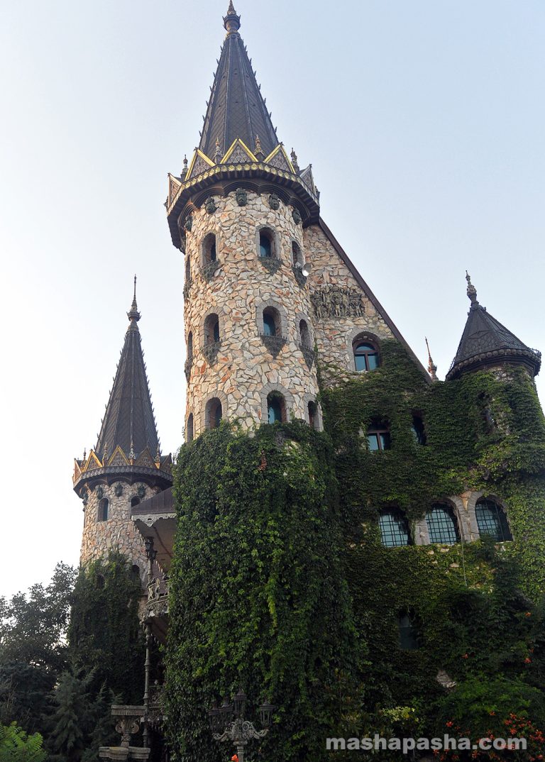 Ravadinovo Castle