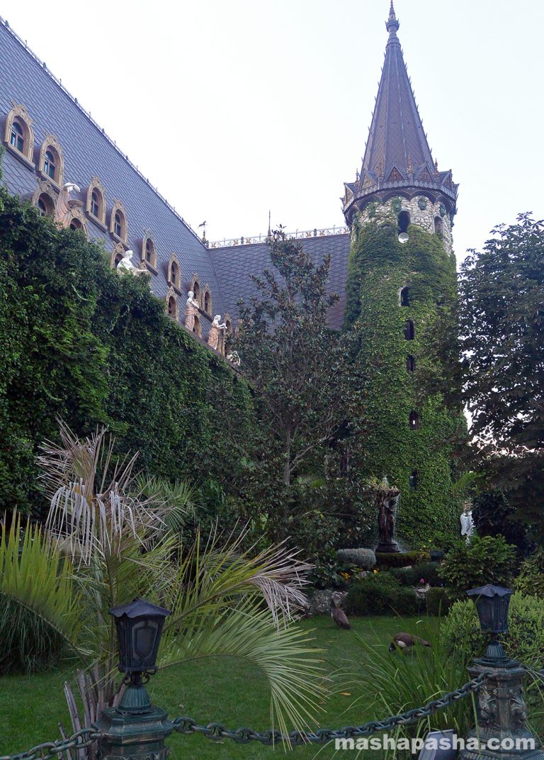 Ravadinovo Castle