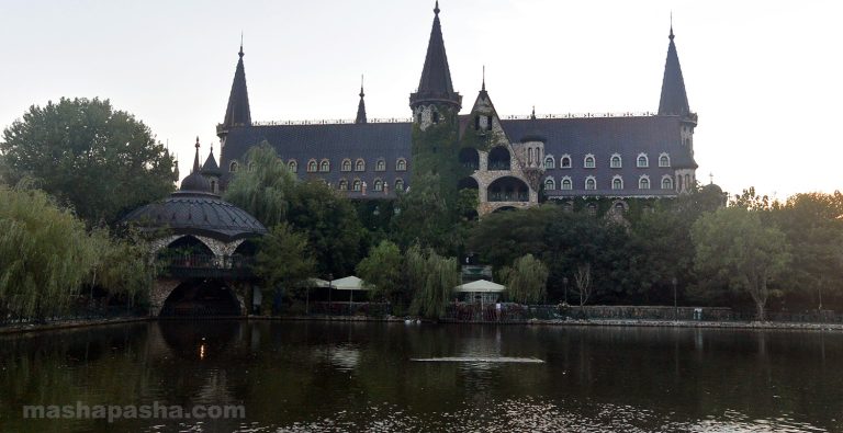 Ravadinovo Castle