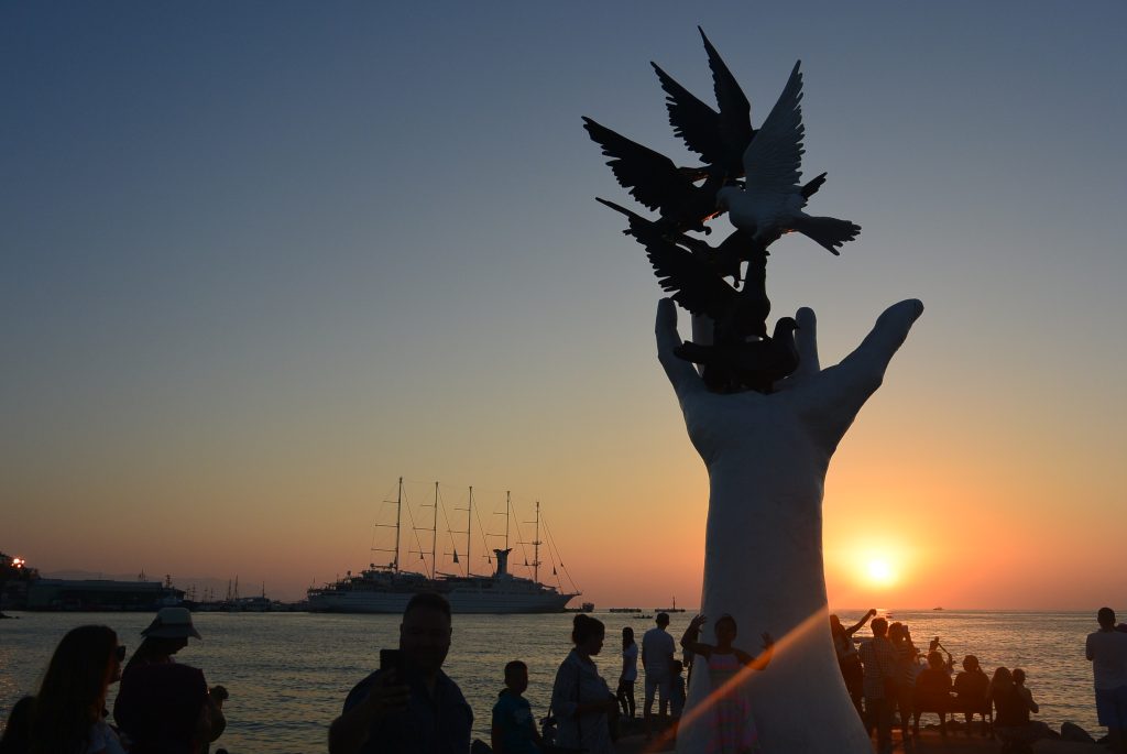 Sculpture with pigeons on the Kusadasi embankment