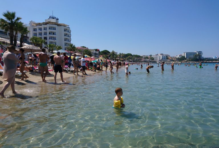 Plage réservée aux femmes à Kusadasi, en Turquie
