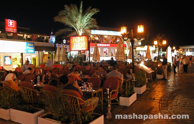 Paseo marítimo y playa de Naama Bay, Sharm El-Sheikh, Egipto