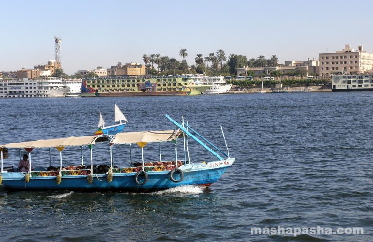 Vista panorámica del río Nilo en el puente de Luxor