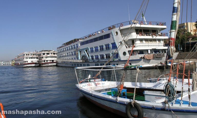 Vista panorámica del río Nilo en el puente de Luxor