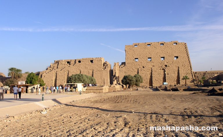 The main entrance to the Karnak temple. There is an avenue of sphinxes in front of it. — Karnak Temple, Luxor, Egypt