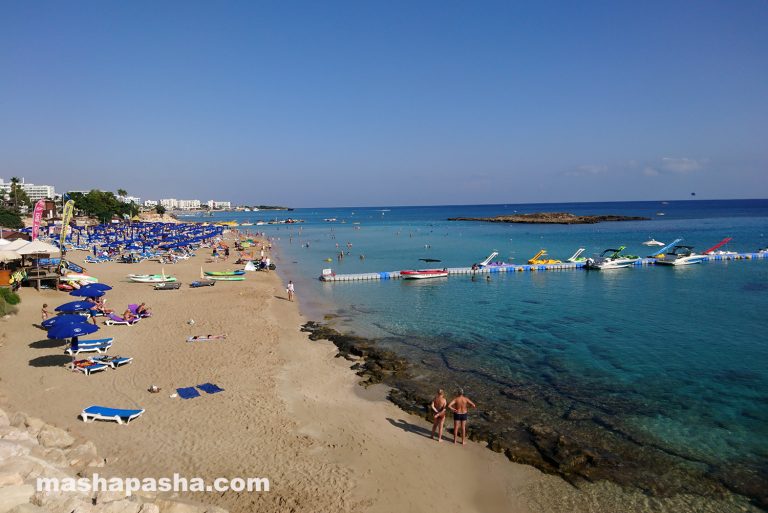 The cliffs and Fig tree bay island will be of interest to snorkelling enthusiasts. — Fig tree bay, Protaras, Cyprus