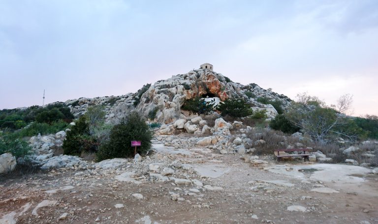 Overview of the mountain with the church in the cave in Cyprus — Agioi Saranta Cave Church