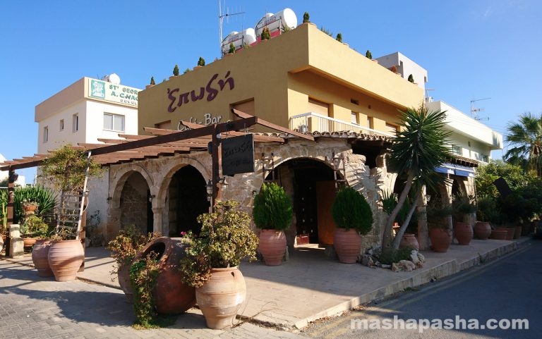 Cosy cafe in the centre of Paralimni — Paralimni city center, Cyprus