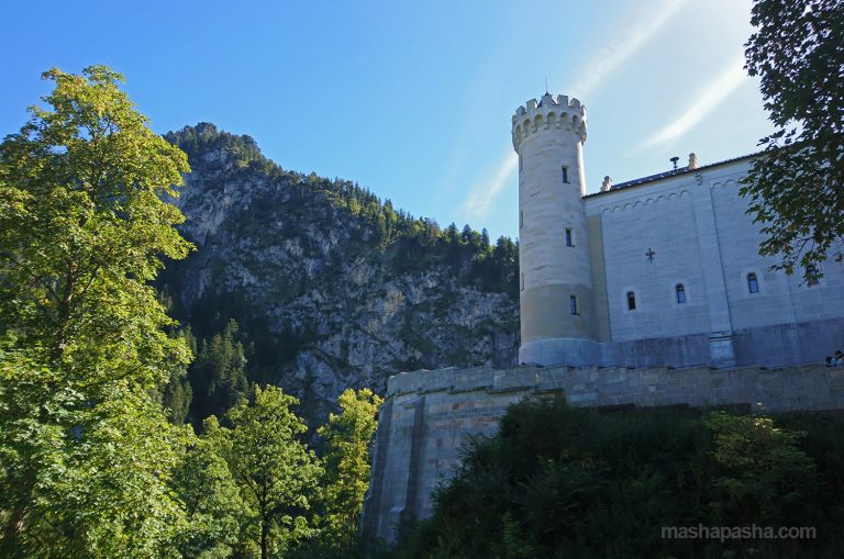 Schloss Neuschwanstein Castle is located at the top of the mountain — Neuschwanstein Castle, Germany