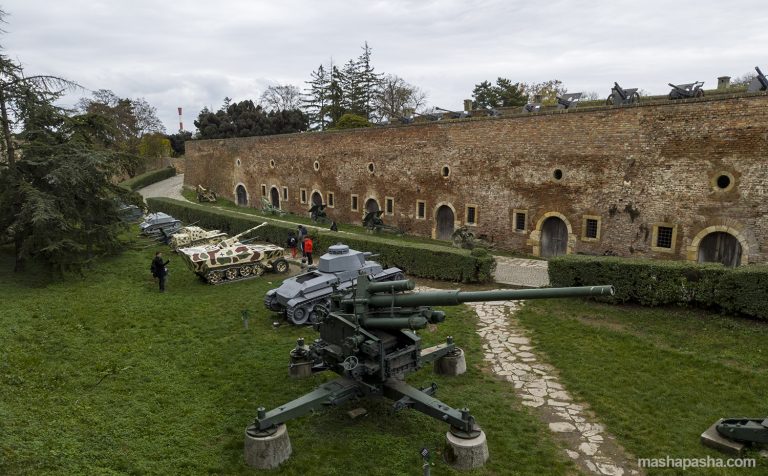 Exterior exhibit of the Military Museum. — Belgrade Fortress