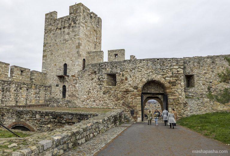 Despot's Gate of the Belgrade Fortress from the other side — Belgrade Fortress