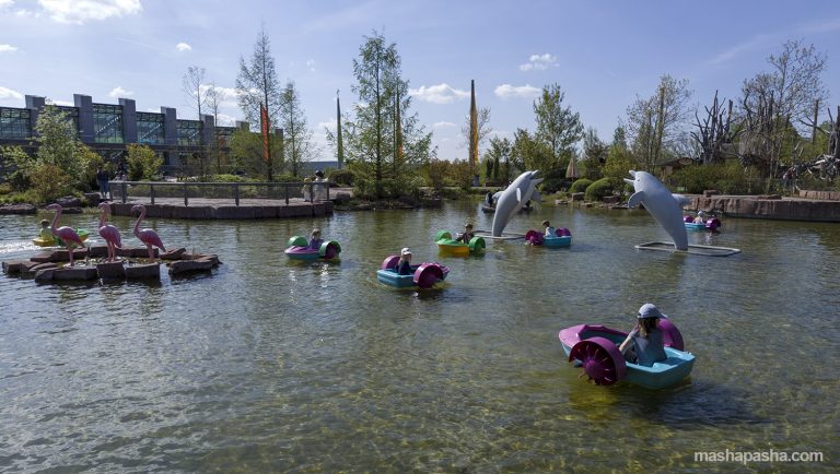 Attraction with pedal boats — Playmobil Funpark Germany