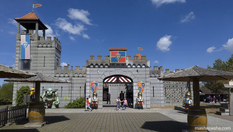 Entrance to the Knight's Castle — Playmobil Funpark Germany