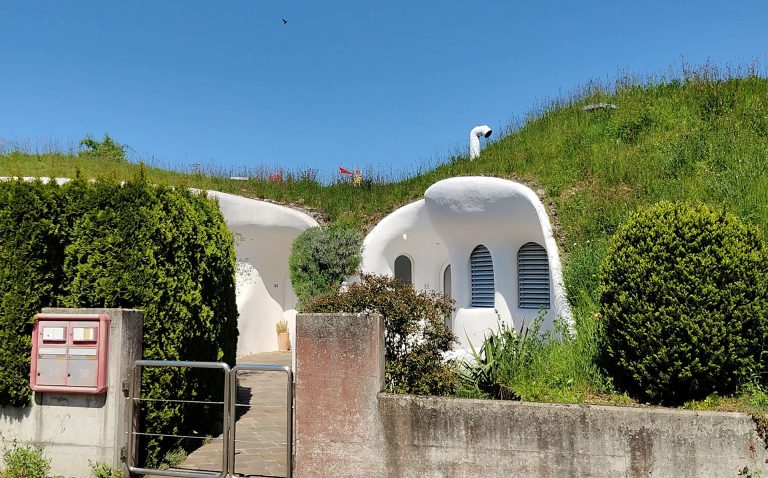 Case-grotta Hobbit, Dietikon
