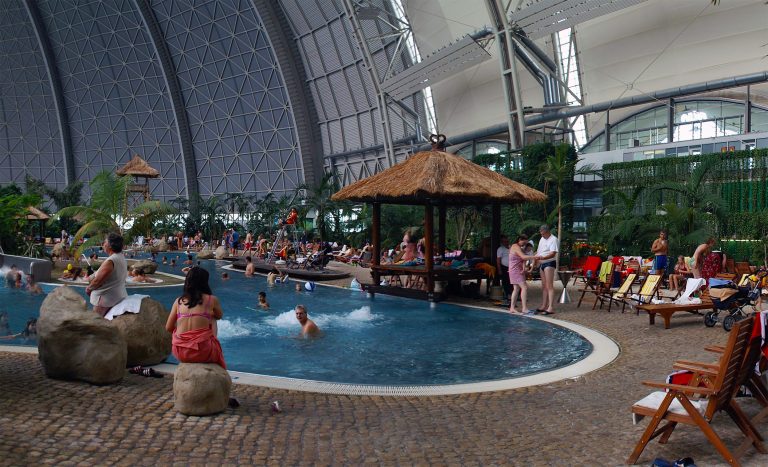 Parque acuático Tropical Islands, Brandeburgo, Alemania