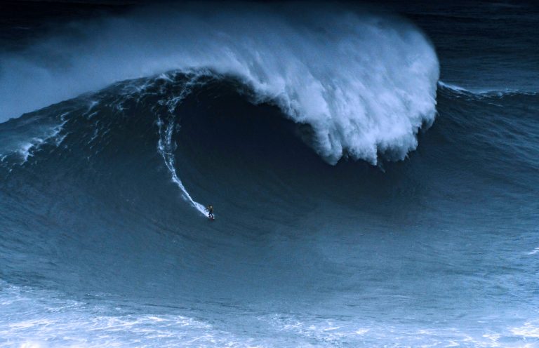 Praia Do Norte, giant waves in Nazaré, Portugal