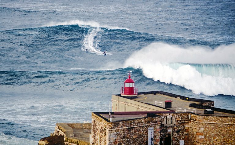 Praia Do Norte, giant waves in Nazaré, Portugal