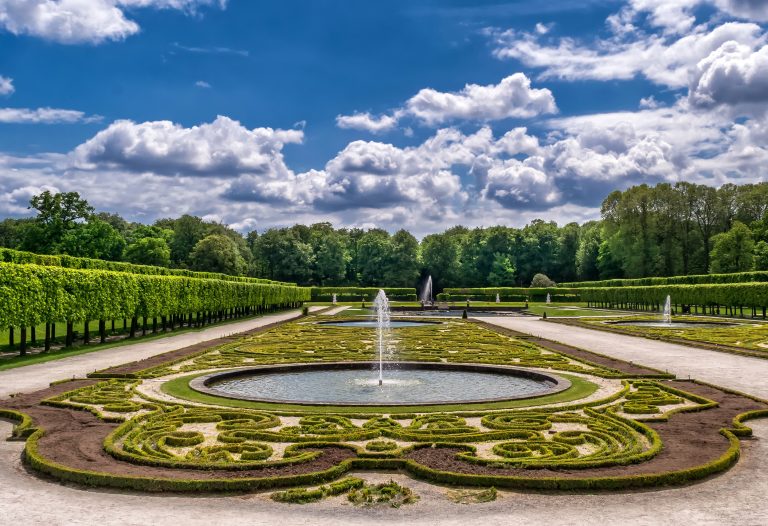 Castillos de Augustusburg y Falkenlust en Brühl, Alemania