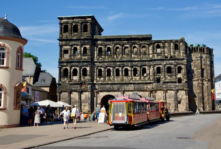 Puerta Nigra de la ciudad romana de Tréveris, Alemania