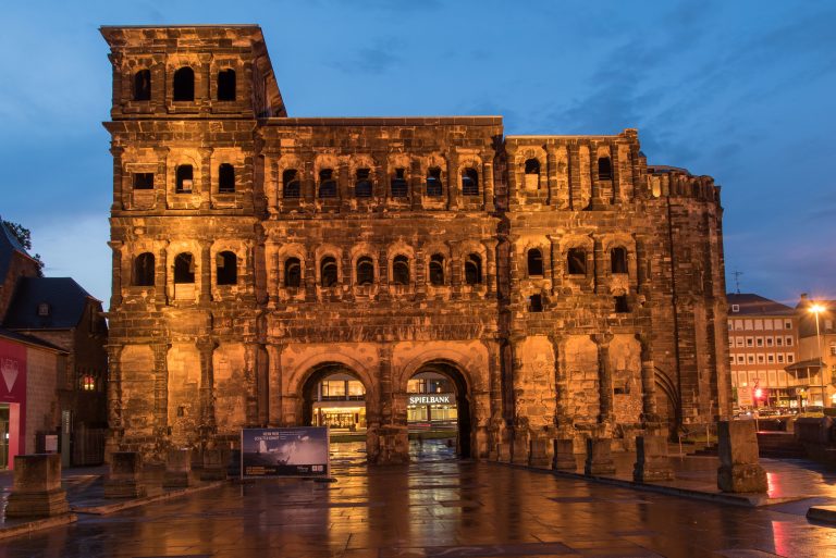 Puerta Nigra de la ciudad romana de Tréveris, Alemania