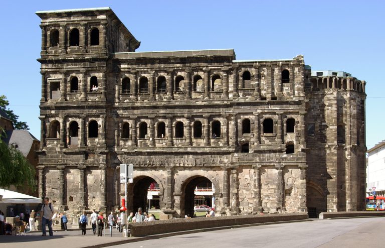 Puerta Nigra de la ciudad romana de Tréveris, Alemania
