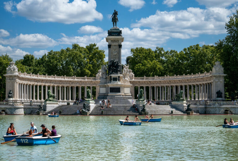 Monumento a Alfonso XII — Parque del Retiro y Palacio de Cristal, Madrid, España
