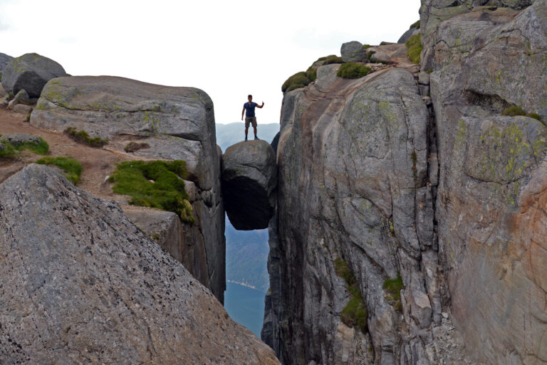 Kjeragbolten boulder, Lysefjord, Norway