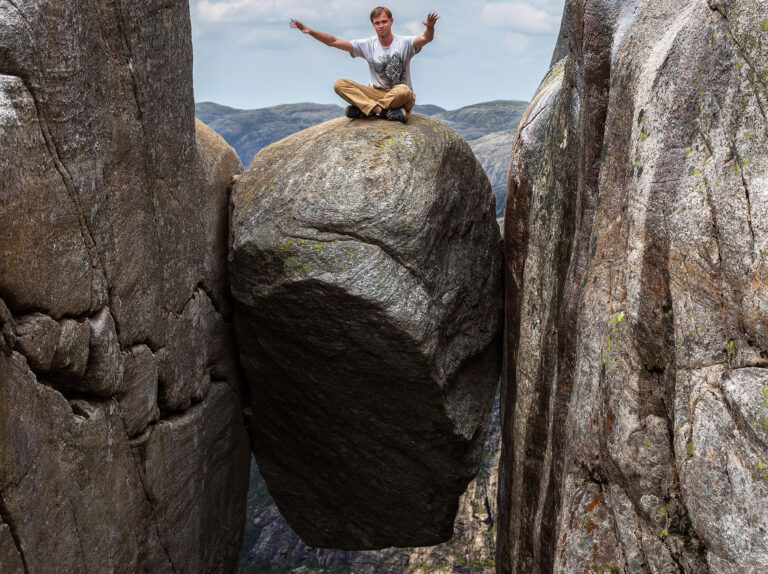Kjeragbolten boulder, Lysefjord, Norway