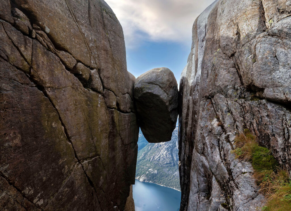 Kjeragbolten boulder, Lysefjord, Norway