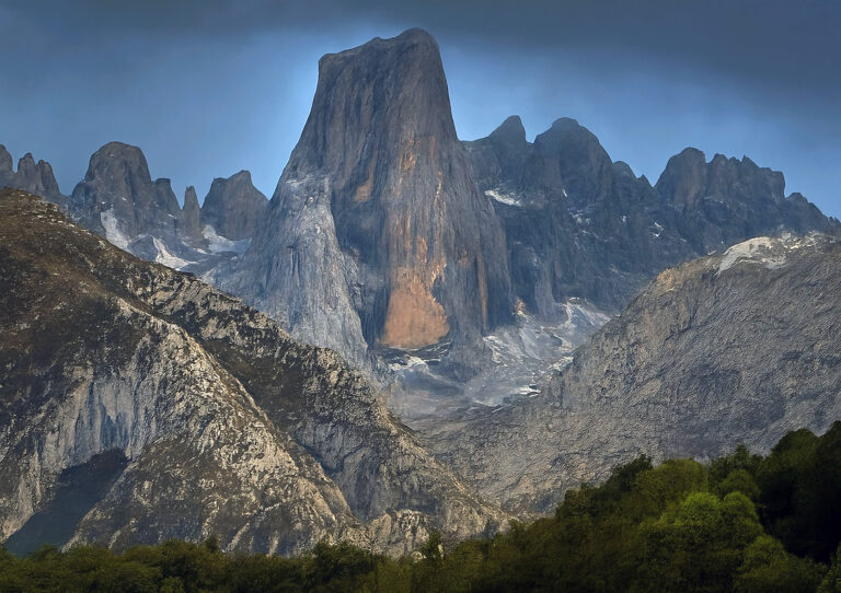 Naranjo de Bulnes (Picu Urriellu), Cabrales, Asturias. — Picos de Europa, España