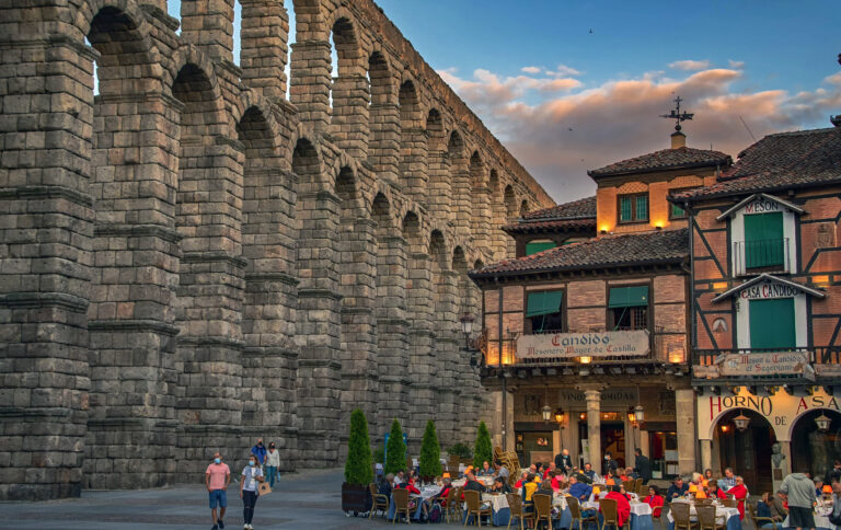 Acueducto romano de Segovia, España
