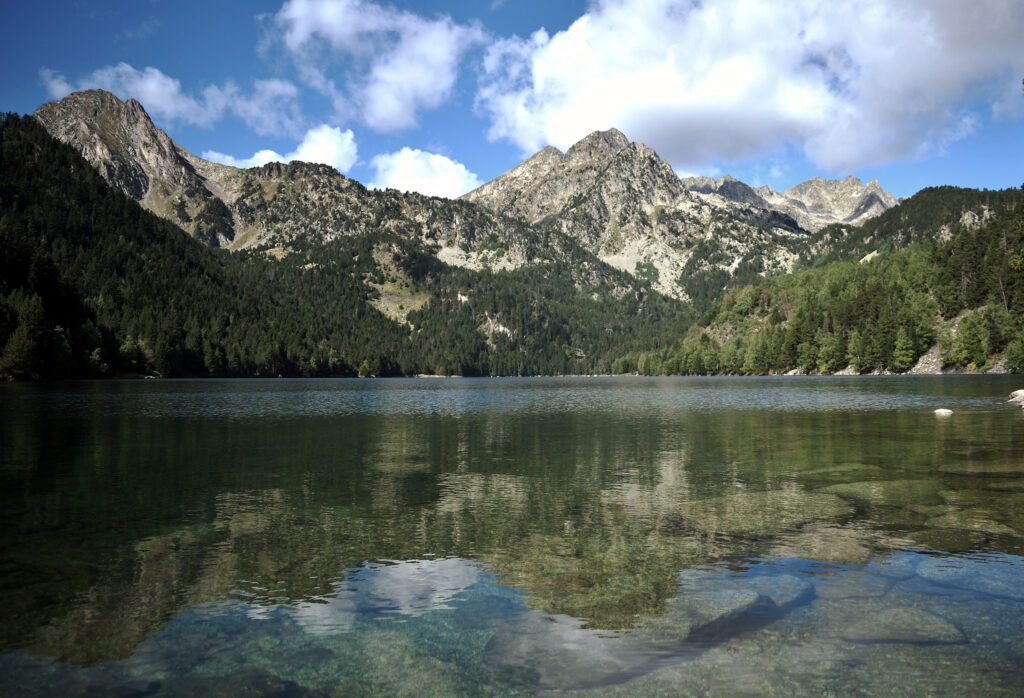 Lago de Sant Maurici, Cataluña, España