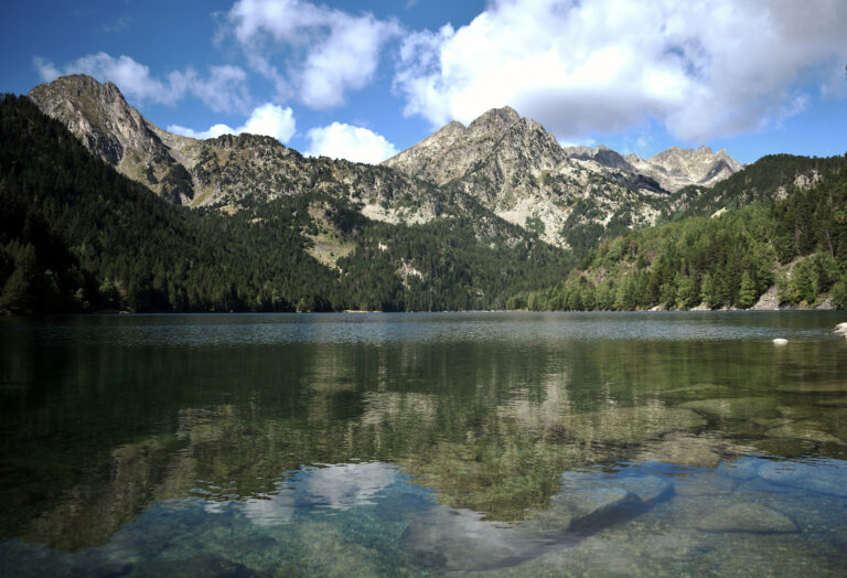 Lago de Sant Maurici, Cataluña, España