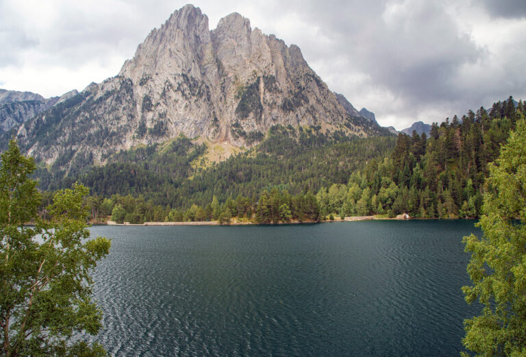 Lago de Sant Maurici, Cataluña, España