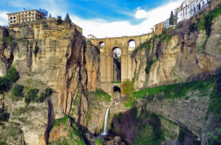 Puente Nuevo y casco antiguo de Ronda, España