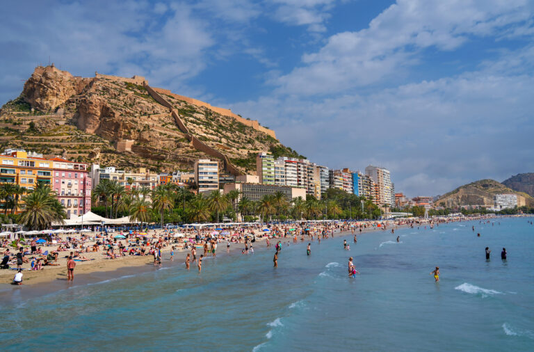 Playa del Postiguet (Platja del Postiguet), Alicante, España
