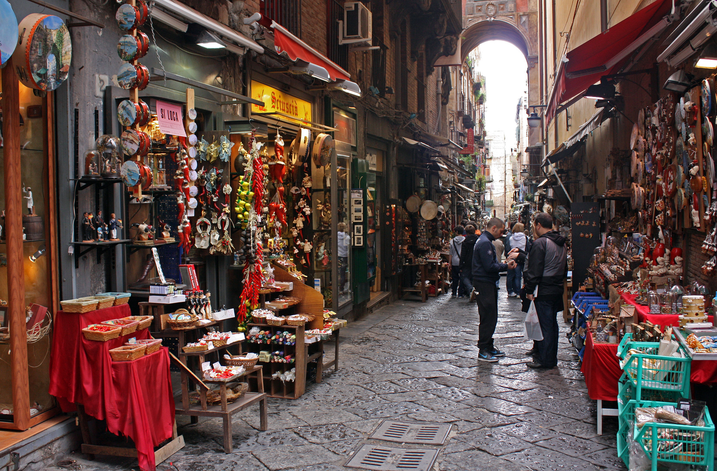 Spaccanapoli et les vieilles rues de Naples, Italie